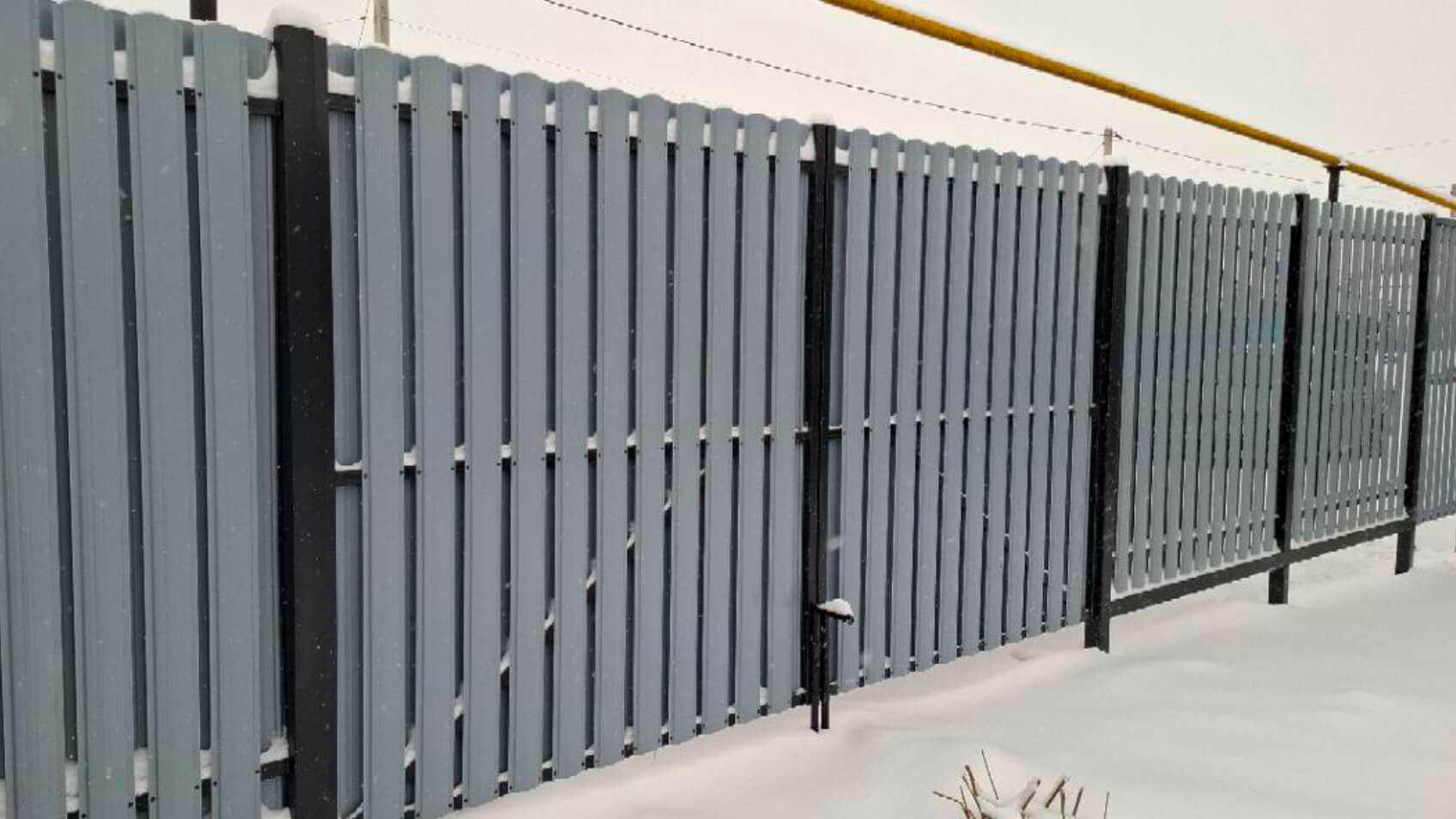 Фото 4 Забор Штакетник Полукруглый RAL7024 МАТТЕ Серый Графит матовый шахматкой